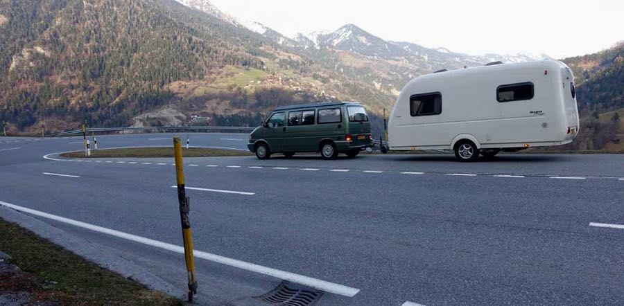 caravan in de bergen